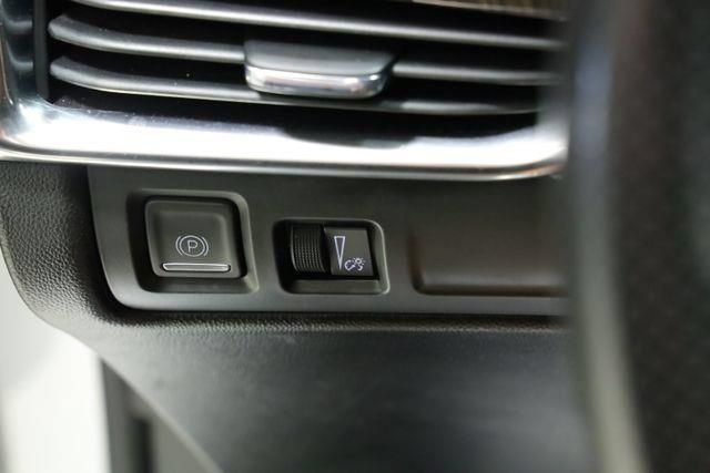 Used 2023 Cadillac XT4 Sport FWD image 34