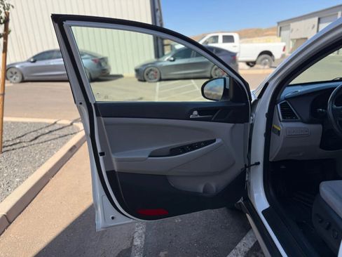 Used 2018 Hyundai Tucson Value AWD/4WD image 13