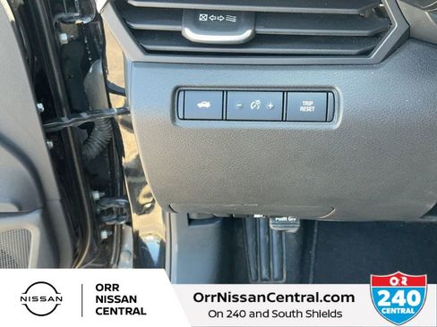 Used 2025 Nissan Altima 2.5 SV FWD image 18