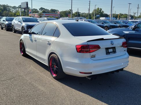 Used 2015 Volkswagen Jetta Sport FWD image 4