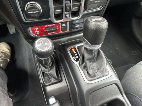 Used 2025 Jeep Wrangler Unlimited Sport AWD/4WD image 30