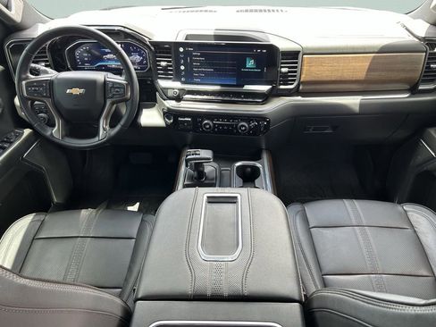 Used 2022 Chevrolet Silverado 1500 High Country w/ High Country Premium Package AWD/4WD image 17