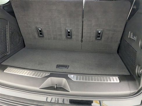 Used 2025 Chevrolet Tahoe High Country image 32