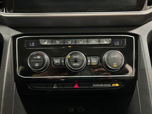 Used 2018 Volkswagen Atlas SEL w/ R-Line Package AWD/4WD image 10