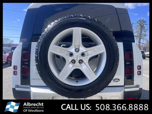 Used 2023 Land Rover Defender 90 SE image 29