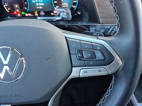 Used 2025 Volkswagen Atlas SE image 23