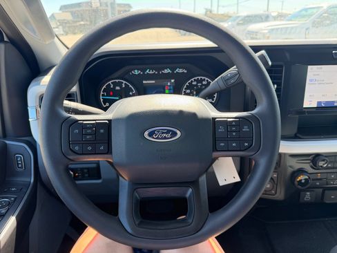 Used 2025 Ford F550 4x4 Crew Cab image 13