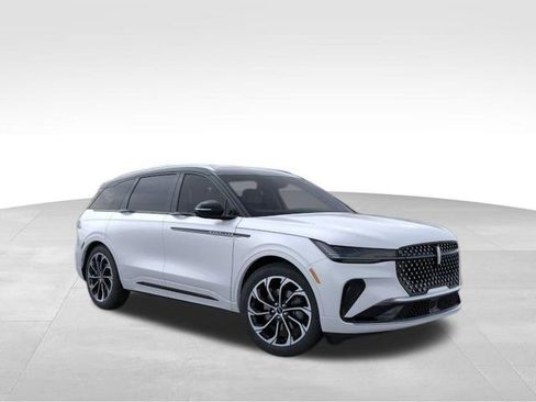 New 2026 Lincoln Nautilus Reserve image 8