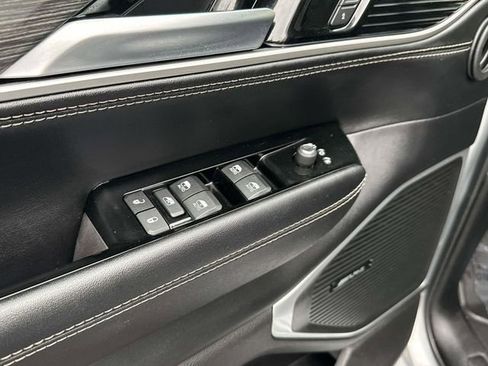 Used 2024 Jeep Wagoneer Series II w/ Flexible Seating Group AWD/4WD image 19