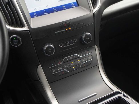 Used 2020 Ford Edge SEL image 24