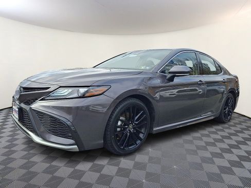Used 2023 Toyota Camry XSE image 3