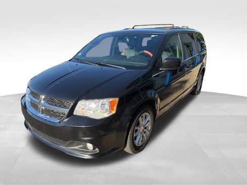 Used 2020 Dodge Grand Caravan SXT FWD image 3