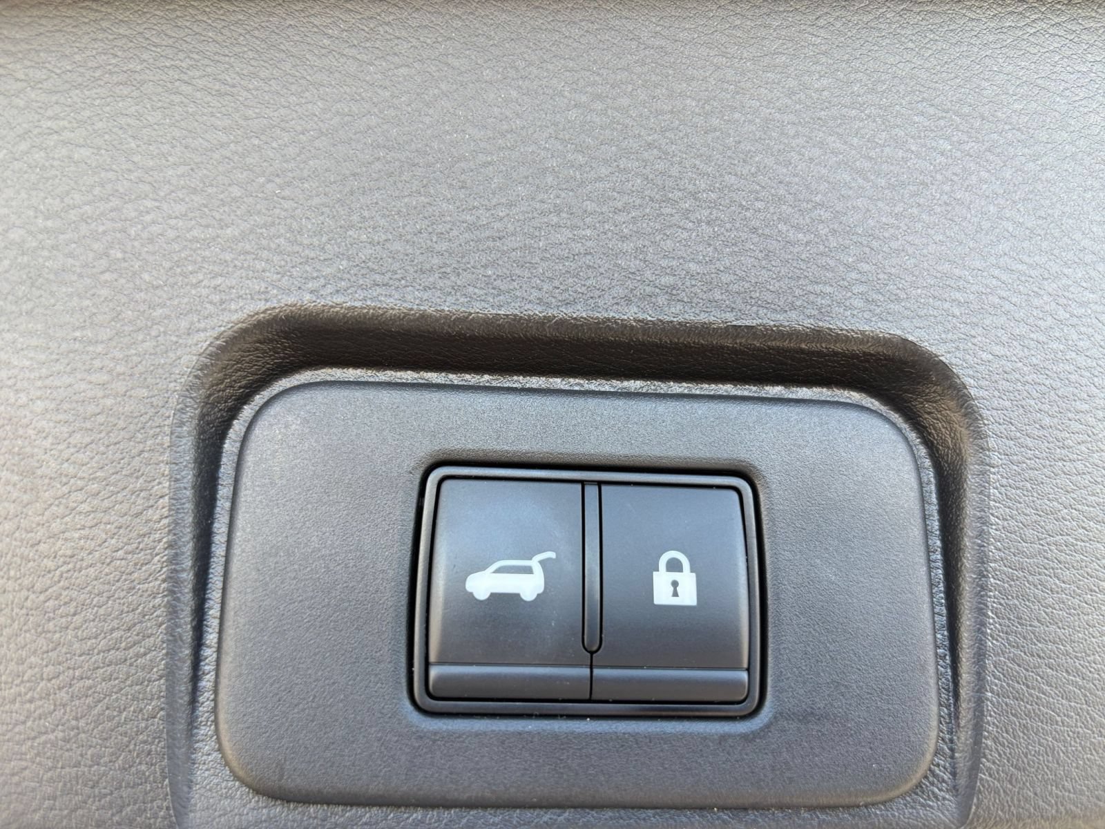 Used 2024 Nissan Rogue SV AWD/4WD image 22