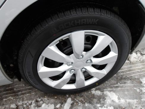 Used 2018 Toyota Corolla LE image 27