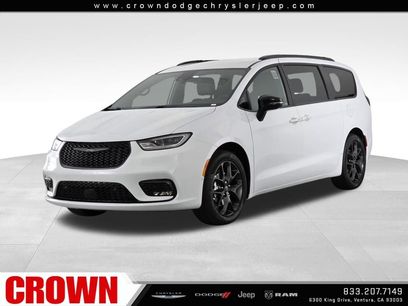 New 2026 Chrysler Pacifica Select w/ S Appearance Package