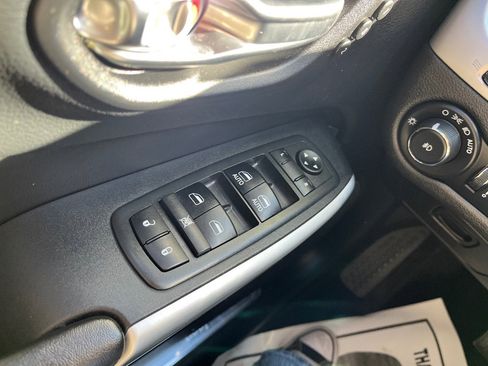 Used 2018 Jeep Cherokee Overland w/ Technology Group image 23