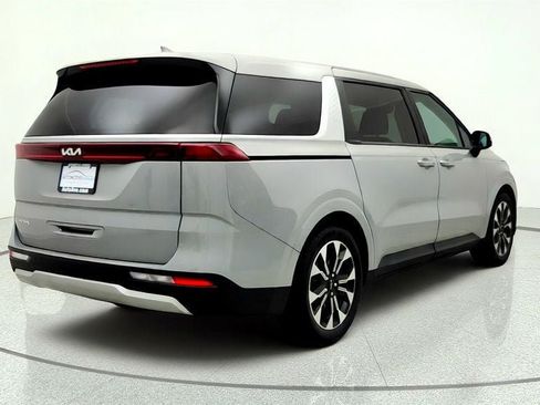 Used 2024 Kia Carnival EX FWD image 5
