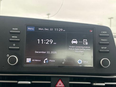 Used 2021 Hyundai Elantra SEL image 11