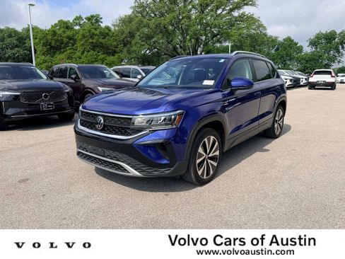 Used 2023 Volkswagen Taos SE FWD image 1