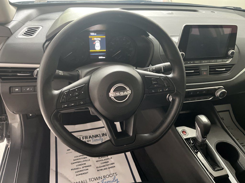 Used 2025 Nissan Altima 2.5 S FWD image 16