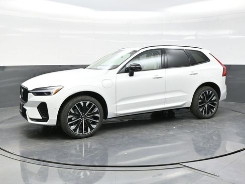 New 2026 Volvo XC60 T8 Ultra w/ Climate Package PRO AWD/4WD image 3