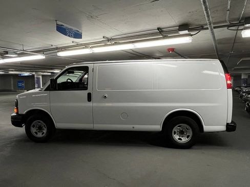 Used 2014 Chevrolet Express 2500 w/ Cold Climate Package RWD image 23