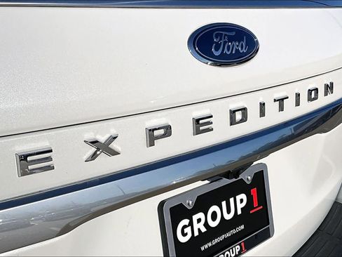 Used 2024 Ford Expedition Platinum image 10
