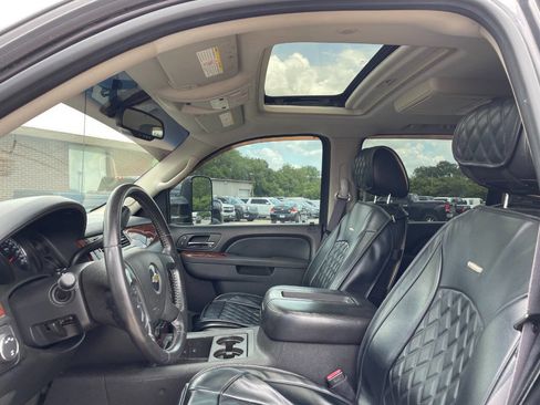 Used 2011 Chevrolet Silverado 3500 LTZ w/ LTZ Plus Package image 18