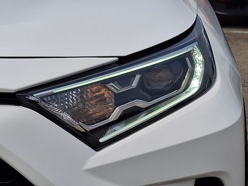 Certified 2021 Toyota RAV4 XLE w/ Convenience Package AWD/4WD image 9