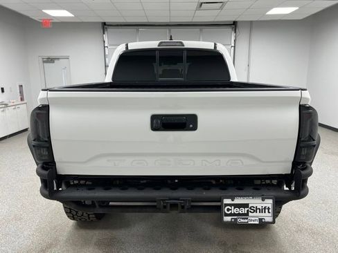 Used 2020 Toyota Tacoma SR AWD/4WD image 9