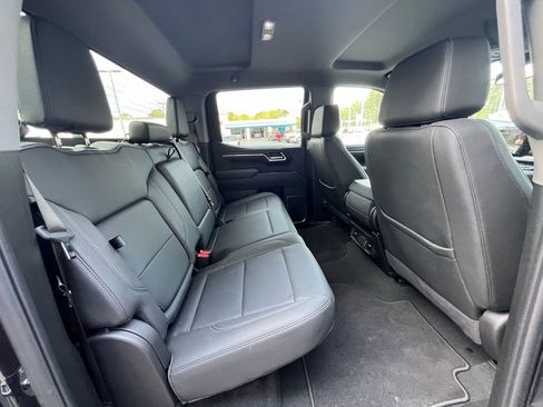 Used 2025 GMC Sierra 1500 SLT image 15