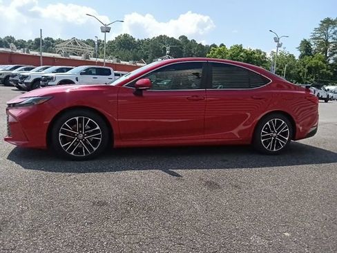 Used 2025 Toyota Camry XLE FWD image 6