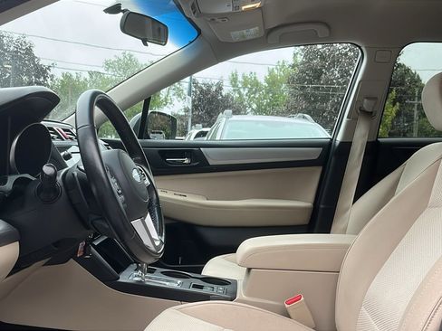 Used 2016 Subaru Outback 2.5i Premium image 12