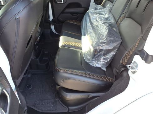 Used 2023 Jeep Wrangler Unlimited Sahara image 12