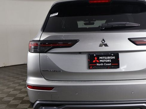 New 2026 Mitsubishi Outlander SE image 16