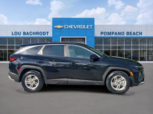 Used 2025 Hyundai Tucson SE FWD image 2