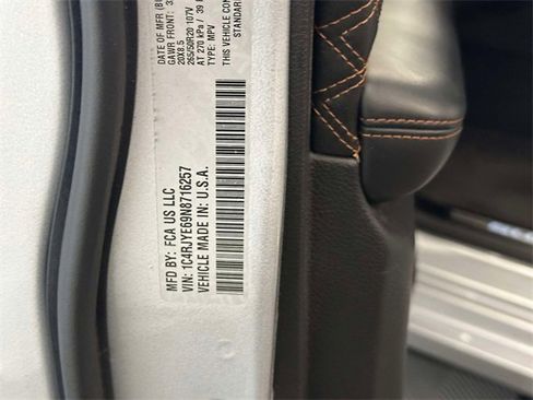 Used 2022 Jeep Grand Cherokee Summit w/ Luxury Tech Group V image 15