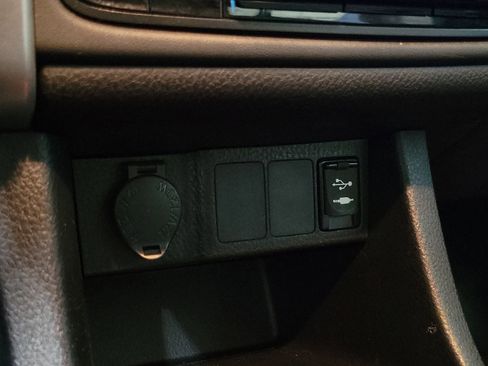 Used 2019 Toyota Corolla LE image 30