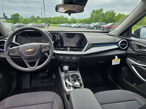 New 2026 Chevrolet Trax LS w/ LS Convenience Package FWD image 9