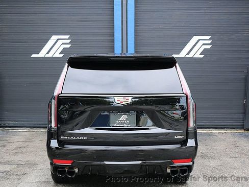 Used 2024 Cadillac Escalade ESV V AWD/4WD image 7