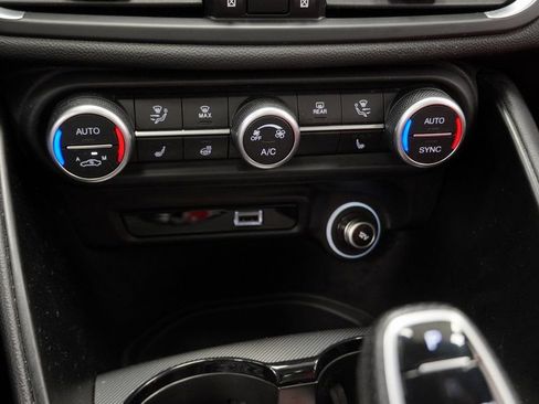 Used 2024 Alfa Romeo Giulia Veloce image 33