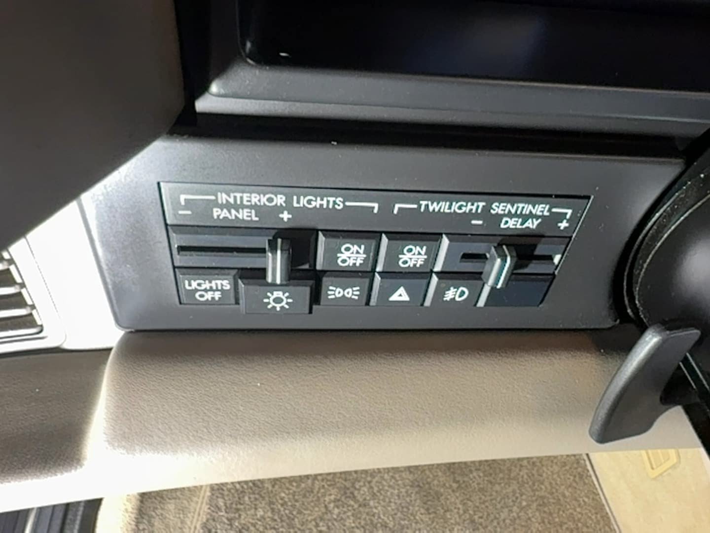Used 1993 Cadillac Allante FWD image 25