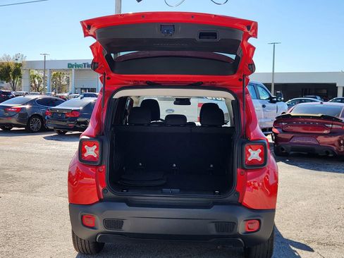 Used 2019 Jeep Renegade Latitude image 10