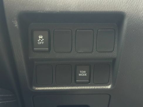 Used 2020 Nissan Pathfinder S AWD/4WD image 32