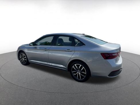 Used 2025 Volkswagen Jetta SE image 10