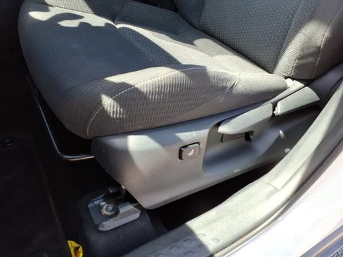Used 2018 Toyota C-HR XLE FWD image 17