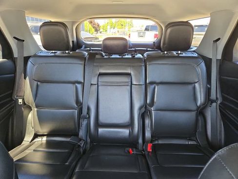 Used 2022 Ford Explorer XLT w/ Equipment Group 202A AWD/4WD image 31