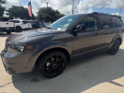 Used 2019 Dodge Journey SE w/ Premium Group FWD image 4