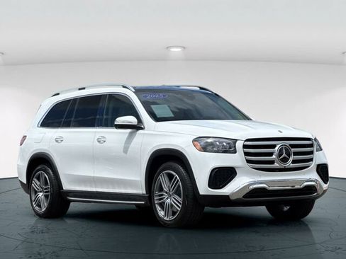 Used 2025 Mercedes-Benz GLS 450 4MATIC image 8