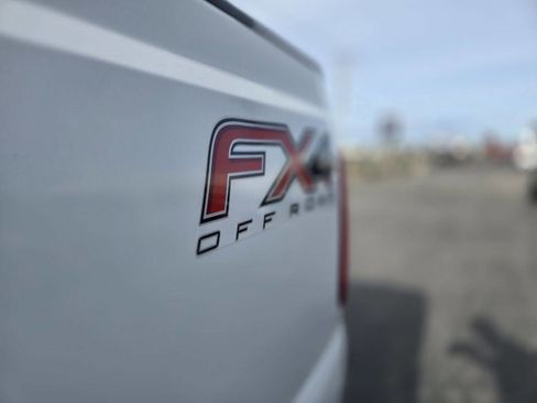 Used 2015 Ford F350 XLT w/ XLT Premium Package image 29